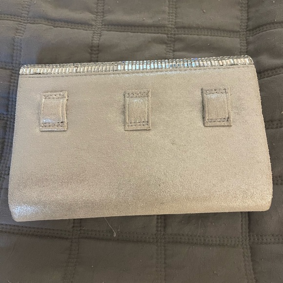 5/$30 ACCESSORIES BUNDLE Nina Shimmering Silver Evening Bag - Picture 4 of 6